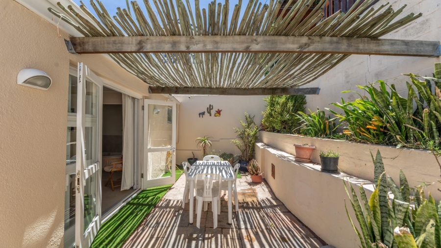 2 Bedroom Property for Sale in Sea Point Western Cape